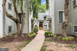 2251 Hunters Run Dr, Reston, VA 20191 - Photo 4
