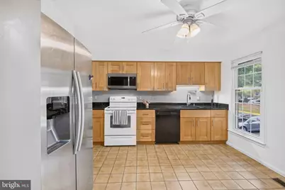 2836 Kelly Square, Vienna, VA 22181 - Photo 6