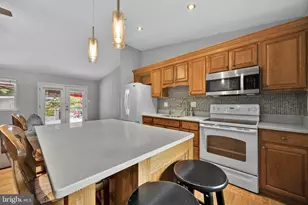 1002 Charlton Pl, Herndon, VA 20170 - Photo 6