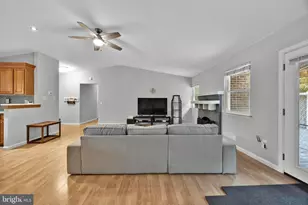 1002 Charlton Pl, Herndon, VA 20170 - Photo 12