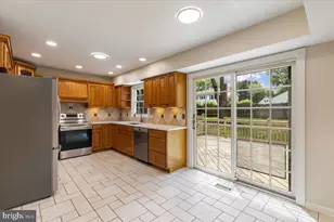 13117 Mercury Ln, Fairfax, VA 22033 - Photo 14