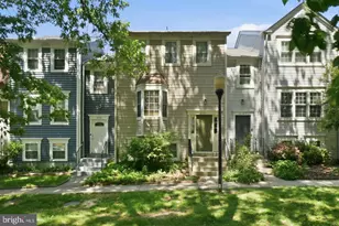 2391 Hunters Square Ct, Reston, VA 20191 - Photo 1
