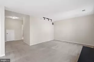 2391 Hunters Square Ct, Reston, VA 20191 - Photo 10