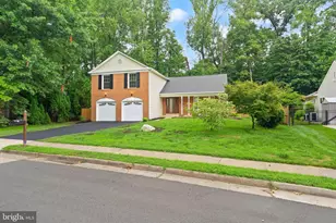 6390 Phillip Ct, Springfield, VA 22152 - Photo 2