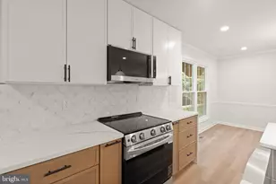 6390 Phillip Ct, Springfield, VA 22152 - Photo 20