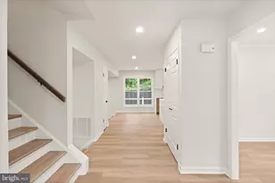 6390 Phillip Ct, Springfield, VA 22152 - Photo 6