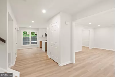 6390 Phillip Court, Springfield, VA 22152 - Photo 8