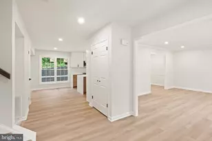 6390 Phillip Ct, Springfield, VA 22152 - Photo 8