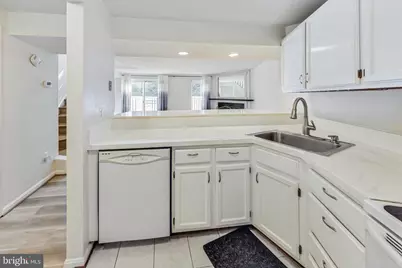 11924 Redtree Way, Reston, VA 20194 - Photo 12