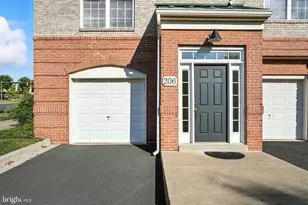 12180 Abington Hall Pl, Reston, VA 20190 - Photo 4