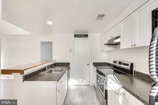 4418 Pembrook Village Dr, Alexandria, VA 22309 - Photo 8