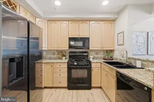 4593 Whittemore Pl, Fairfax, VA 22030 - Photo 8