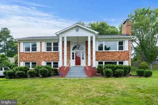 8020 Agin Ct, McLean, VA 22102 - Photo 2