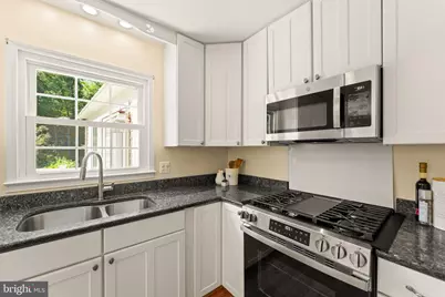 9719 Cinnamon Creek Drive, Vienna, VA 22182 - Photo 16
