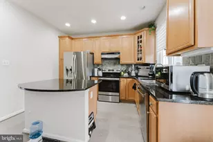4577 Derring Ln, Fairfax, VA 22030 - Photo 4