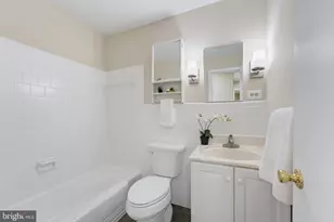 7048 Cindy Ln, Annandale, VA 22003 - Photo 10