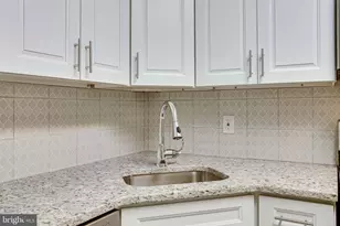 2210 Springwood Dr, Reston, VA 20191 - Photo 14