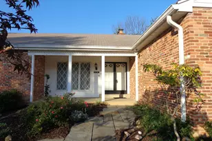8126 Dunsinane Ct, McLean, VA 22102 - Photo 2