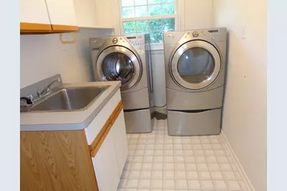 8126 Dunsinane Court, McLean, VA 22102 - Photo 10