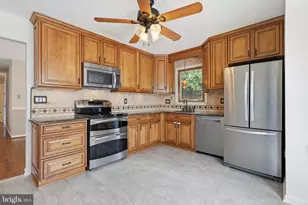 7690 Green Garland Dr, Springfield, VA 22153 - Photo 6