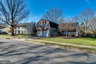 3022 Dower House Dr, Herndon, VA 20171 - Photo 4