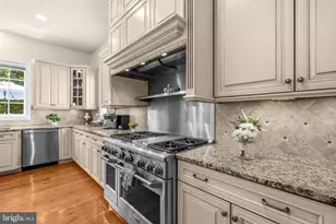 6189 Adeline Ct, McLean, VA 22101 - Photo 12