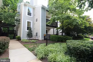 10118 Oakton Terrace Rd, Oakton, VA 22124 - Photo 1
