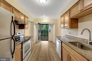228 Commons Dr NW, Vienna, VA 22180 - Photo 10