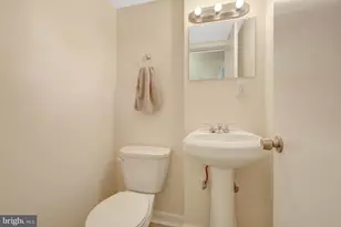 228 Commons Dr NW, Vienna, VA 22180 - Photo 16