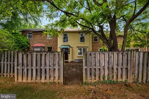 228 Commons Dr NW, Vienna, VA 22180 - Photo 38