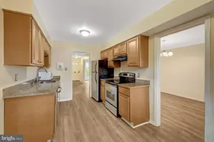228 Commons Dr NW, Vienna, VA 22180 - Photo 14