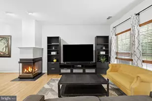 14451 Glencrest Cir, Centreville, VA 20120 - Photo 8