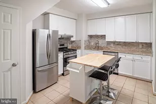 14451 Glencrest Cir, Centreville, VA 20120 - Photo 2
