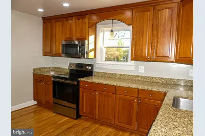 903 Crestview Drive, Herndon, VA 20170 - Photo 2