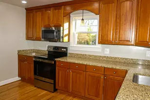903 Crestview Dr, Herndon, VA 20170 - Photo 2