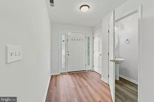 14247 Glade Spring Dr, Centreville, VA 20121 - Photo 2