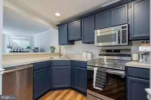 7317 Castleberg Ct, Alexandria, VA 22315 - Photo 4