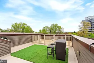 9306 Wild Black Cherry Ct, Fairfax, VA 22031 - Photo 14