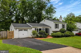 12607 Glenbrooke Woods Dr, Herndon, VA 20171 - Photo 2