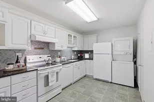 8340 Greensboro Dr, McLean, VA 22102 - Photo 4
