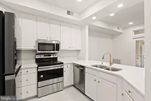 1324 Garden Wall Cir, Reston, VA 20194 - Photo 12