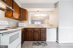 8525 Gambel Oak Dr, Springfield, VA 22153 - Photo 12
