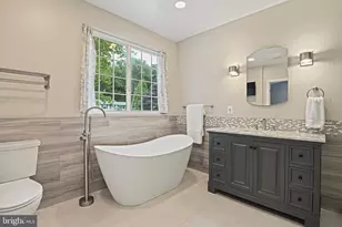 8213 Cottage St, Vienna, VA 22180 - Photo 26