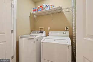 8213 Cottage St, Vienna, VA 22180 - Photo 32