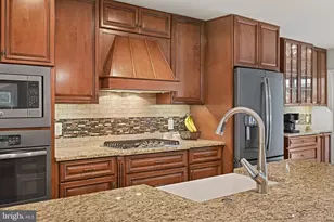 8213 Cottage St, Vienna, VA 22180 - Photo 4