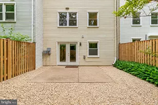 3005 Silent Valley Dr, Fairfax, VA 22031 - Photo 6