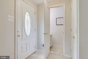 3005 Silent Valley Dr, Fairfax, VA 22031 - Photo 2