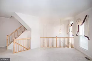 8359 Regal Oak Ct, Springfield, VA 22152 - Photo 4