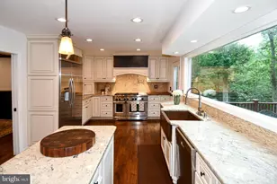 12134 Holly Knoll Cir, Great Falls, VA 22066 - Photo 14