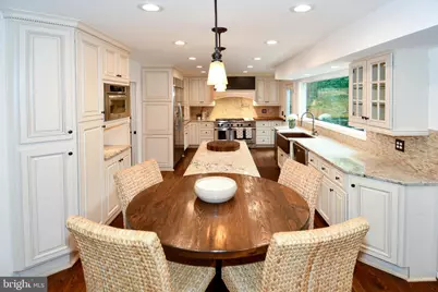 12134 Holly Knoll Circle, Great Falls, VA 22066 - Photo 6